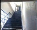 Comment descendre des excaliers très vite
