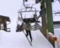 Régis au ski: il reste accroché au télésiège