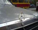 Le nouveau logo des voitures Mercedes Benz